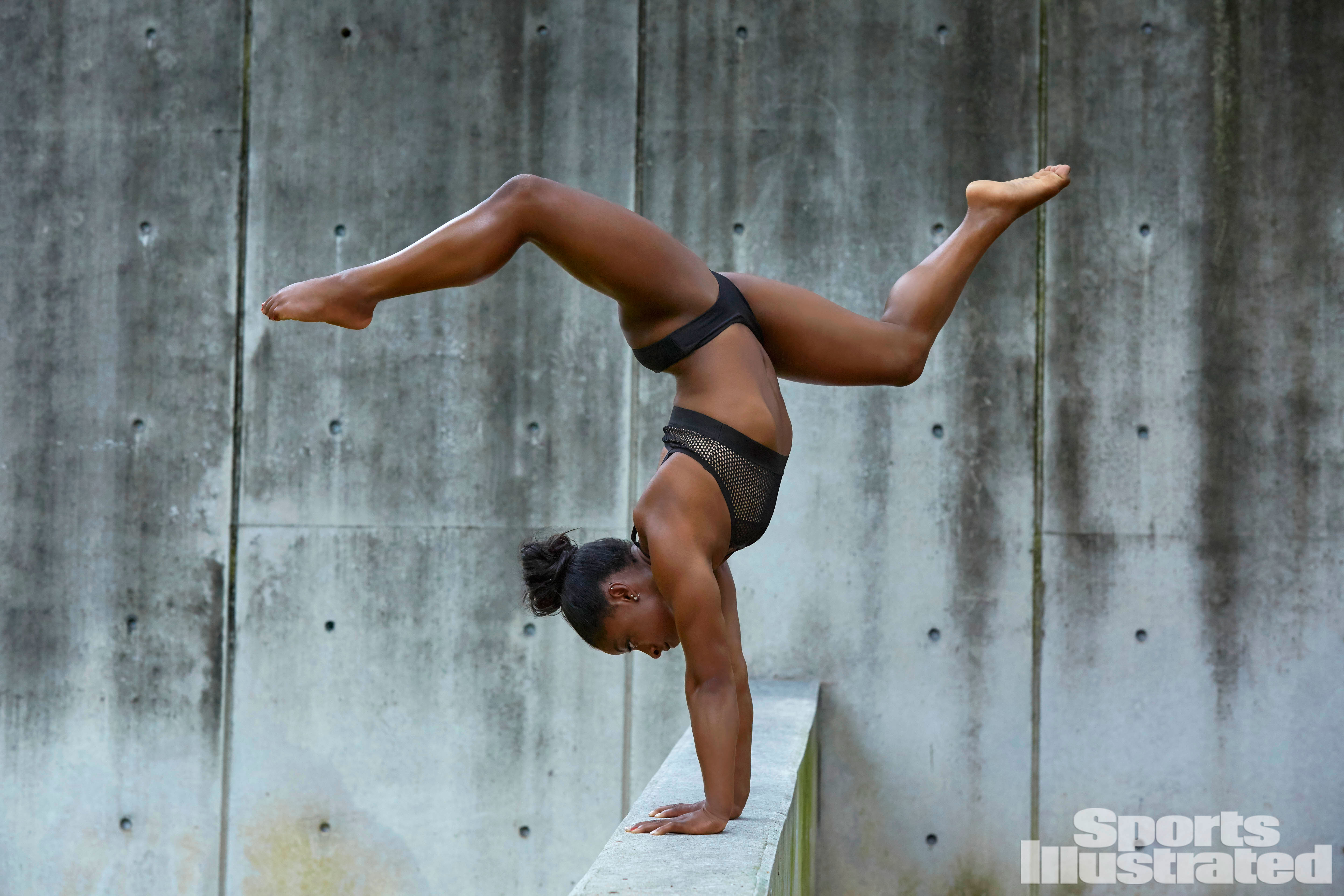 Simone Biles to appear in 2017 SI Swimsuit issue khou